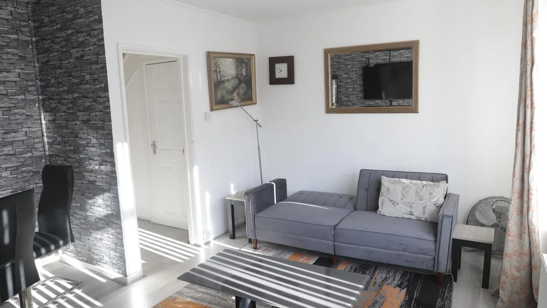 Maitland Luxury 2 Bedroom Greenwich Apartment With Good Living Space Sleeps 5 Guest- 1 Minute From Greenwich Dlr Station Londyn