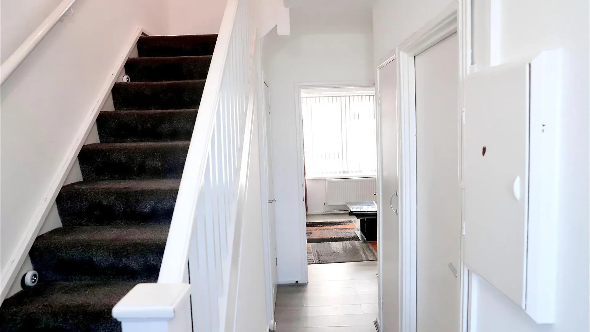 Maitland Luxury 2 Bedroom Greenwich Apartment With Good Living Space Sleeps 5 Guest- 1 Minute From Greenwich Dlr Station London