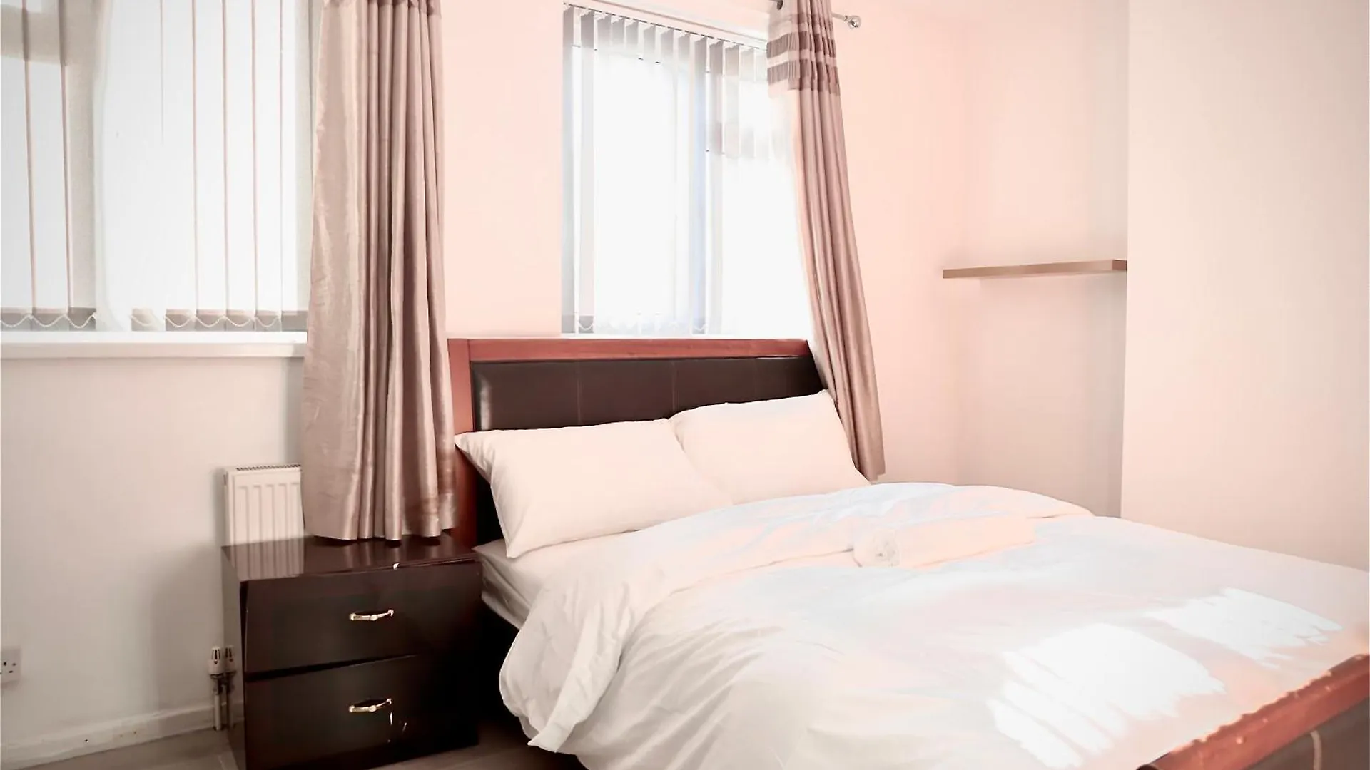 Maitland Luxury 2 Bedroom Greenwich Apartment With Good Living Space Sleeps 5 Guest- 1 Minute From Greenwich Dlr Station London