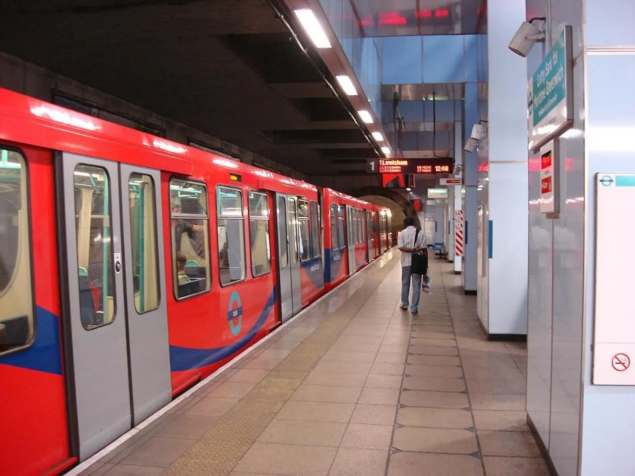 Maitland Luxury 2 Bedroom Greenwich Apartment With Good Living Space Sleeps 5 Guest- 1 Minute From Greenwich Dlr Station London United Kingdom