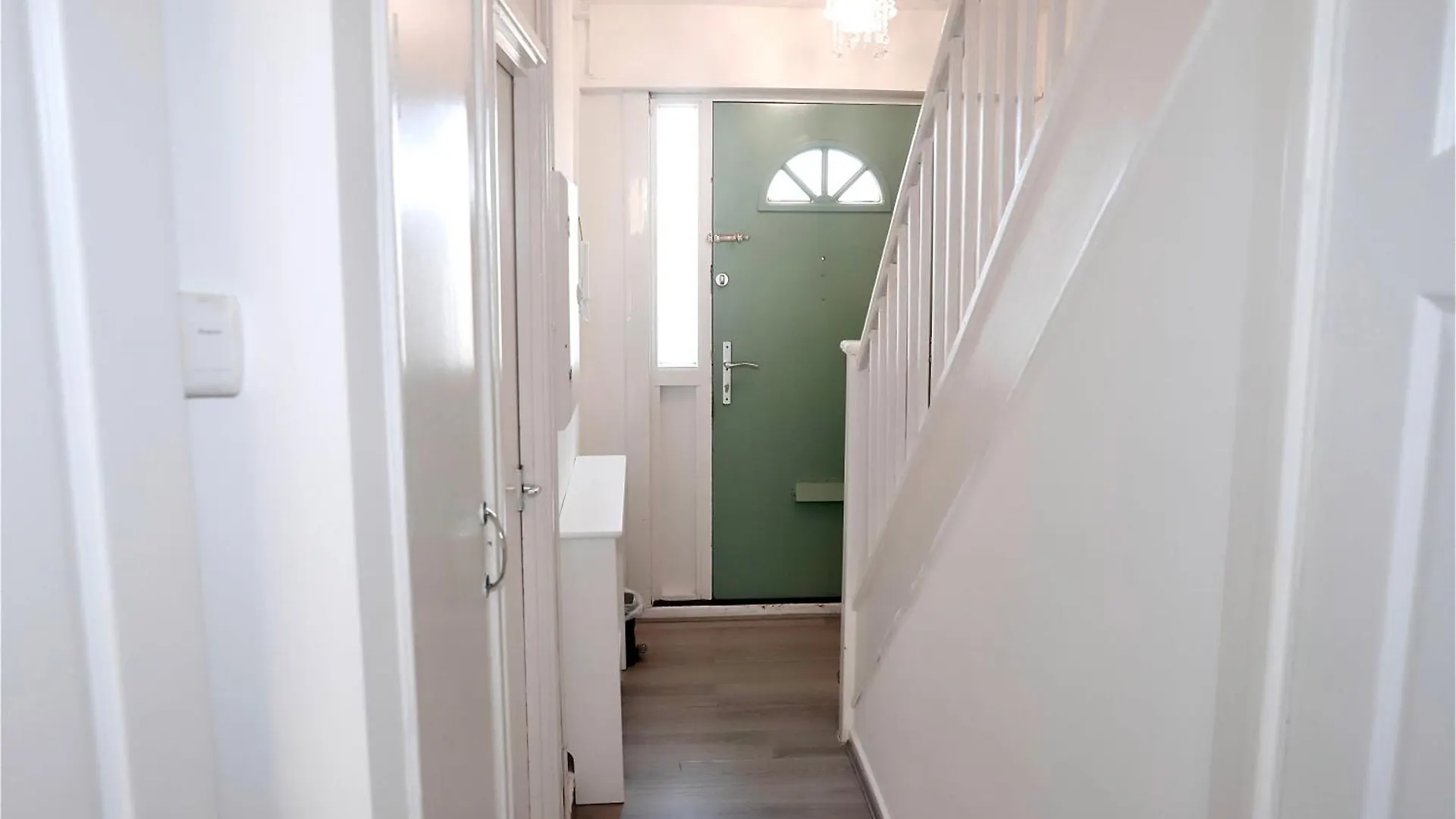 Maitland Luxury 2 Bedroom Greenwich Apartment With Good Living Space Sleeps 5 Guest- 1 Minute From Greenwich Dlr Station London