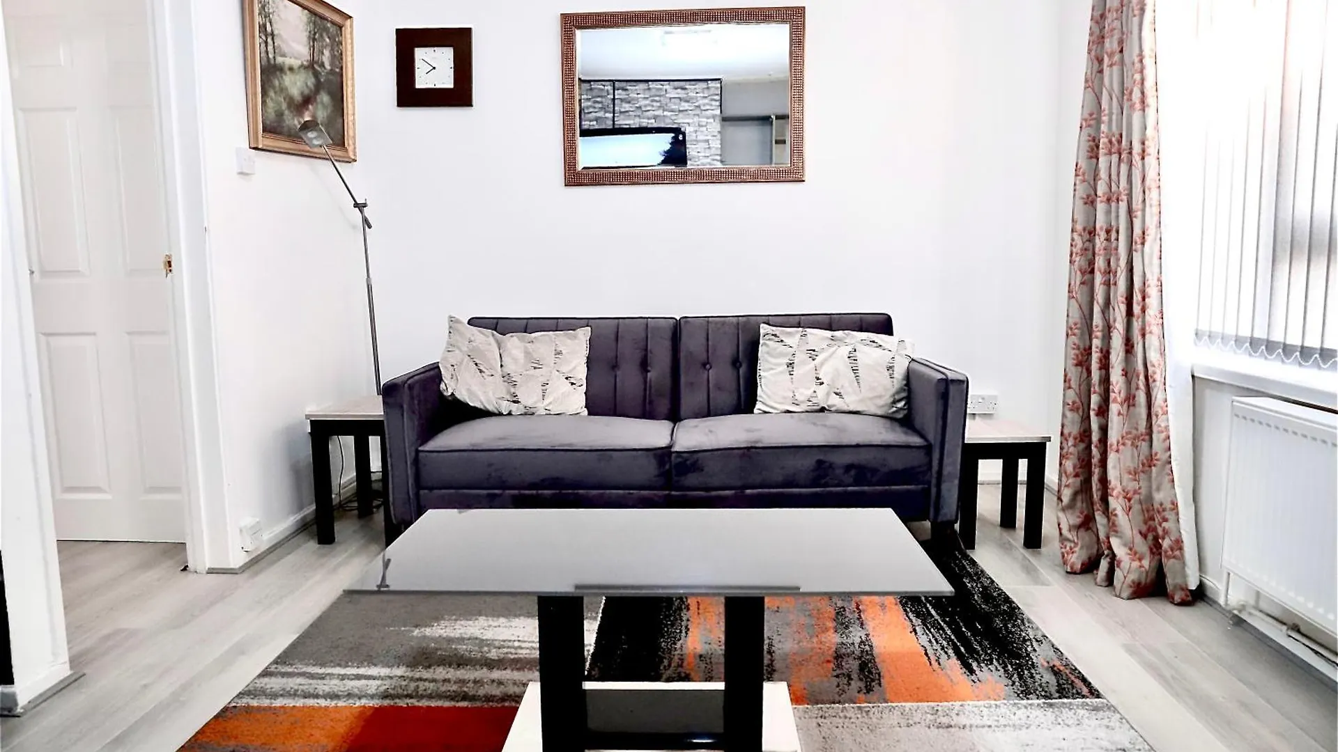 Maitland Luxury 2 Bedroom Greenwich Apartment With Good Living Space Sleeps 5 Guest- 1 Minute From Greenwich Dlr Station London