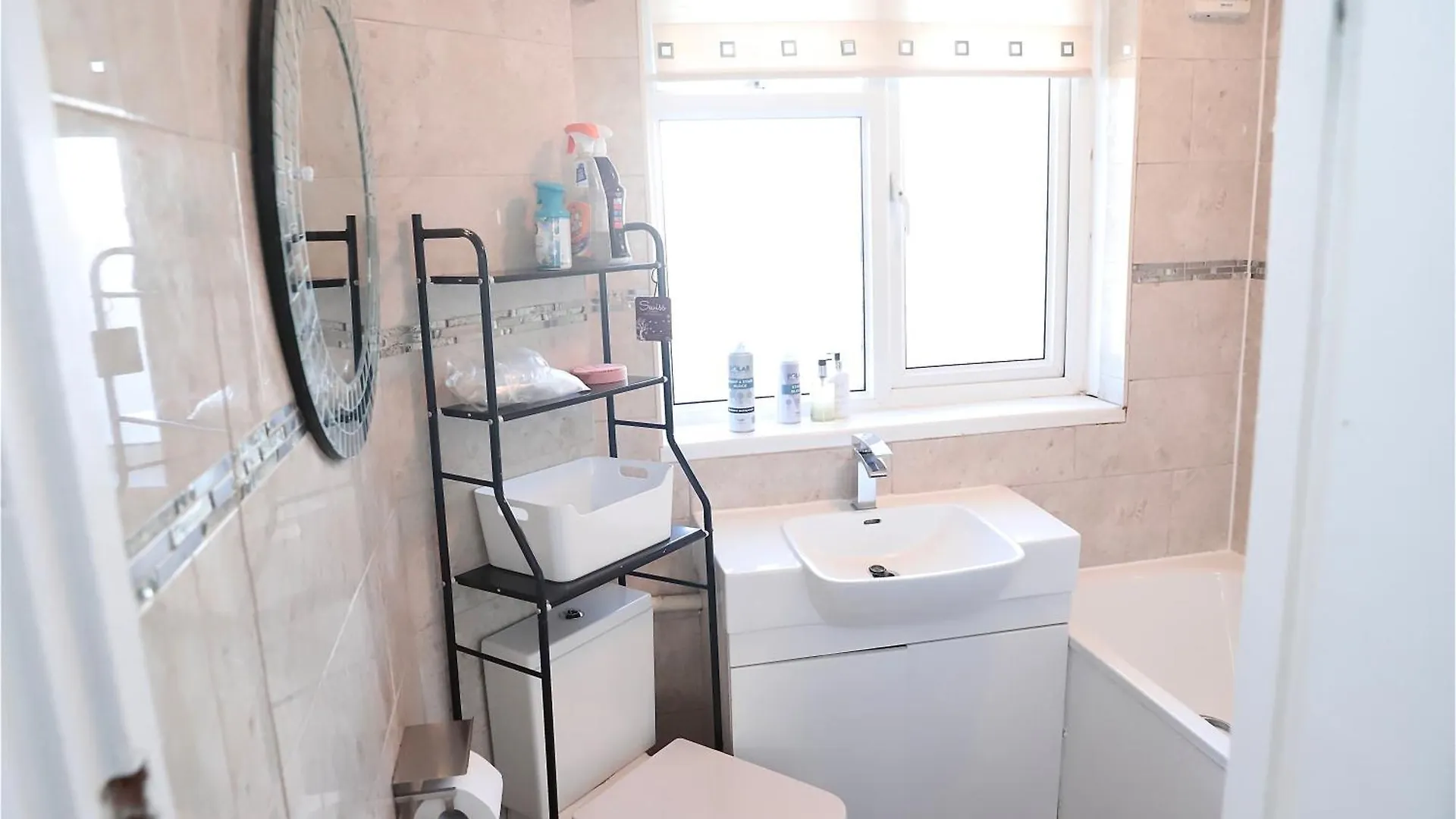 Maitland Luxury 2 Bedroom Greenwich Apartment With Good Living Space Sleeps 5 Guest- 1 Minute From Greenwich Dlr Station London