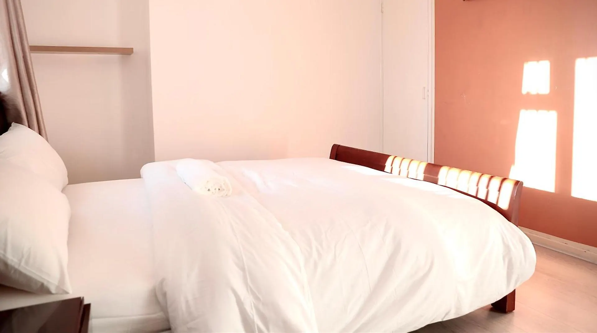 Maitland Luxury 2 Bedroom Greenwich Apartment With Good Living Space Sleeps 5 Guest- 1 Minute From Greenwich Dlr Station London