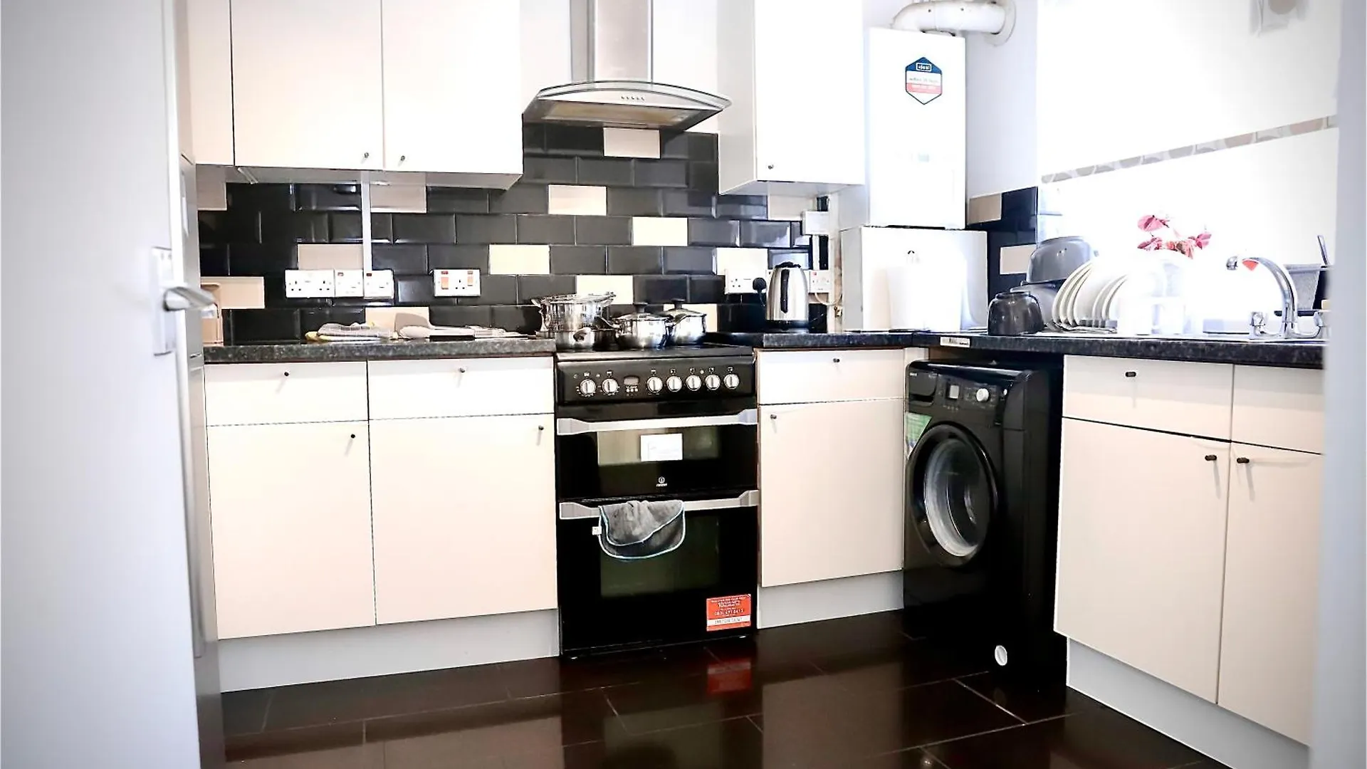 Maitland Luxury 2 Bedroom Greenwich Apartment With Good Living Space Sleeps 5 Guest- 1 Minute From Greenwich Dlr Station London