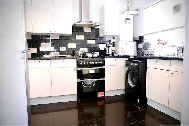 Maitland Luxury 2 Bedroom Greenwich Apartment With Good Living Space Sleeps 5 Guest- 1 Minute From Greenwich Dlr Station London