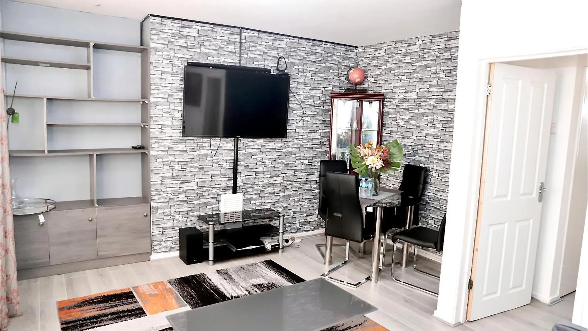 Maitland Luxury 2 Bedroom Greenwich Apartment With Good Living Space Sleeps 5 Guest- 1 Minute From Greenwich Dlr Station London