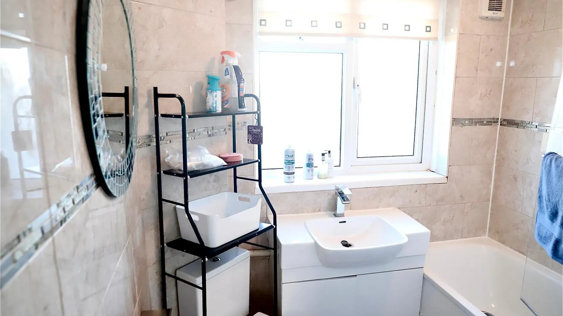 Maitland Luxury 2 Bedroom Greenwich Apartment With Good Living Space Sleeps 5 Guest- 1 Minute From Greenwich Dlr Station London United Kingdom