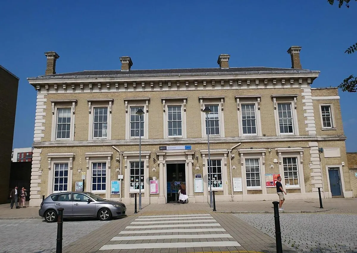 Maitland Luxury 2 Bedroom Greenwich Apartment With Good Living Space Sleeps 5 Guest- 1 Minute From Greenwich Dlr Station London 0*,
