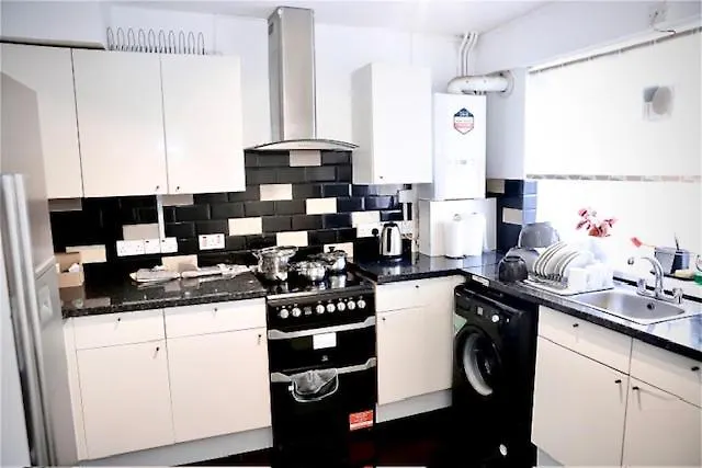 Maitland Luxury 2 Bedroom Greenwich Apartment With Good Living Space Sleeps 5 Guest- 1 Minute From Greenwich Dlr Station London 0*,